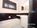 Wantirna South - Walk To The Shops - -