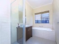 Tarneit - Short Walk To New Tarneit Station - -