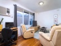 Cheltenham - Townhouse Convenience On 399M2 Block!  -