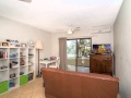 Annerley - Leafy and Quiet Location! - -